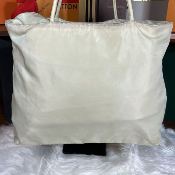 Cream Prada shoulder bag, 100% AUTHENTIC - Picture 4 of 14